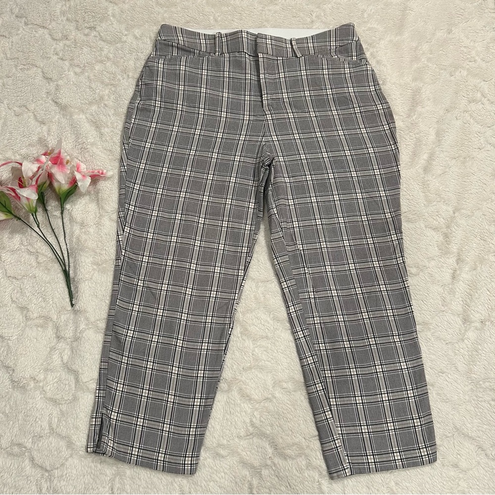Ava & Viv - Black White Tan Plaid Cropped Pants 16 Loose seam on back belt loop